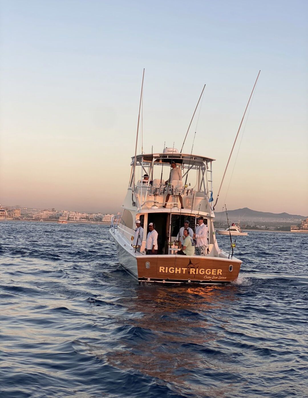 Image for team Right Rigger at the 2023 Bisbee's Black & Blue
